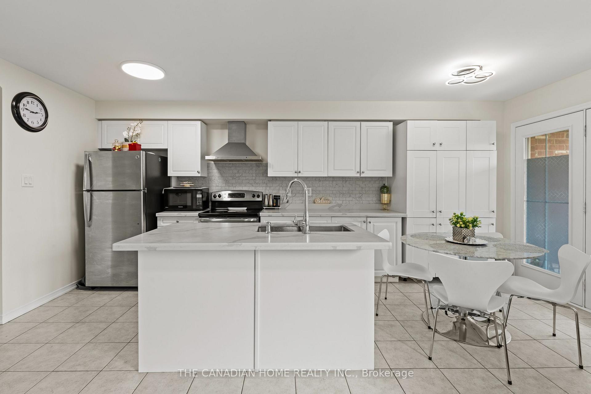 Photo 14 of 8470 Hickory Lane N, Niagara Falls, Brown — HOMEH