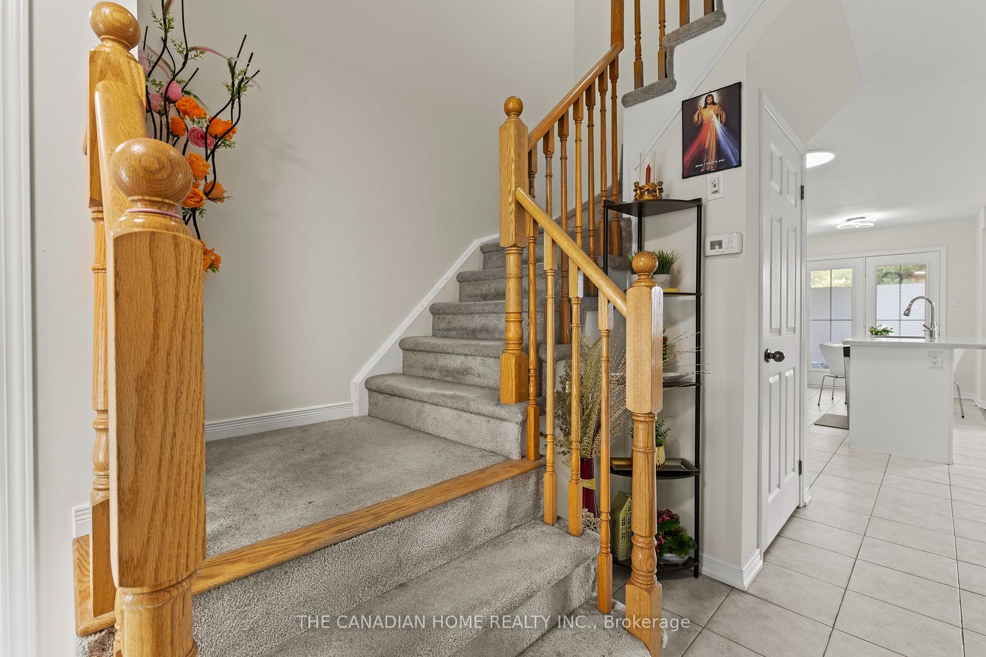 Photo 17 of 8470 Hickory Lane N, Niagara Falls, Brown — HOMEH