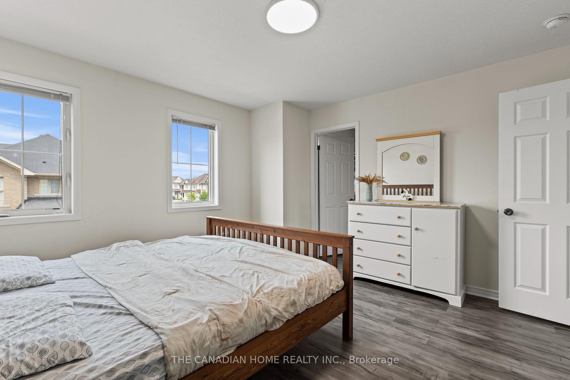 Photo 19 of 8470 Hickory Lane N, Niagara Falls, Brown — HOMEH