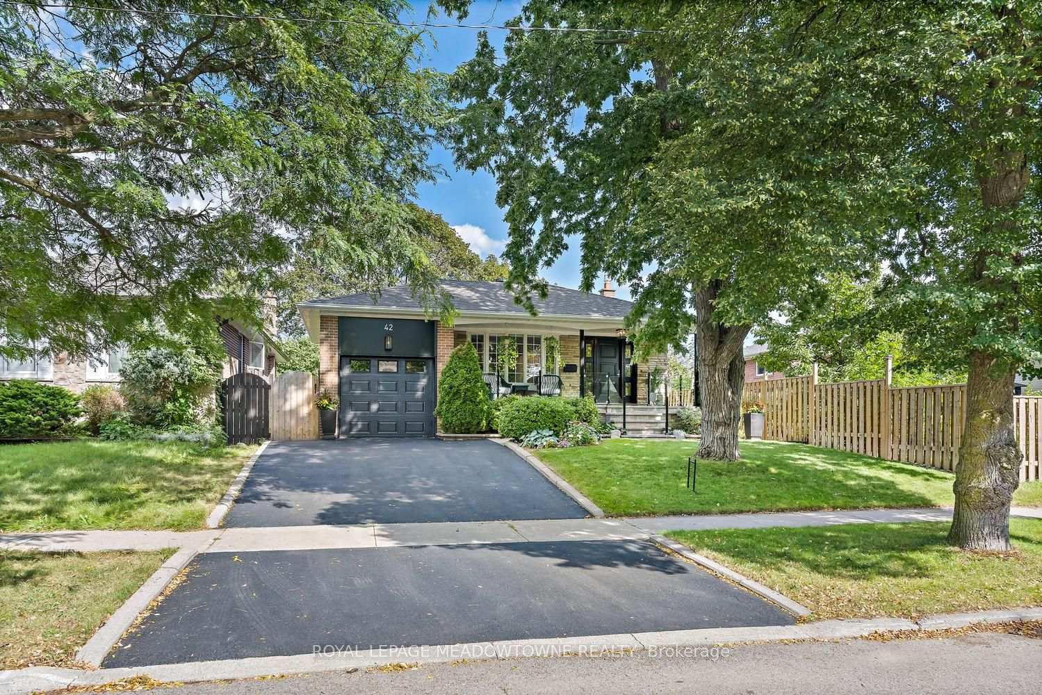 Photo 1 of 42 Oxenden Crescent, Etobicoke, Eringate-Centennial-West Deane — HOMEH