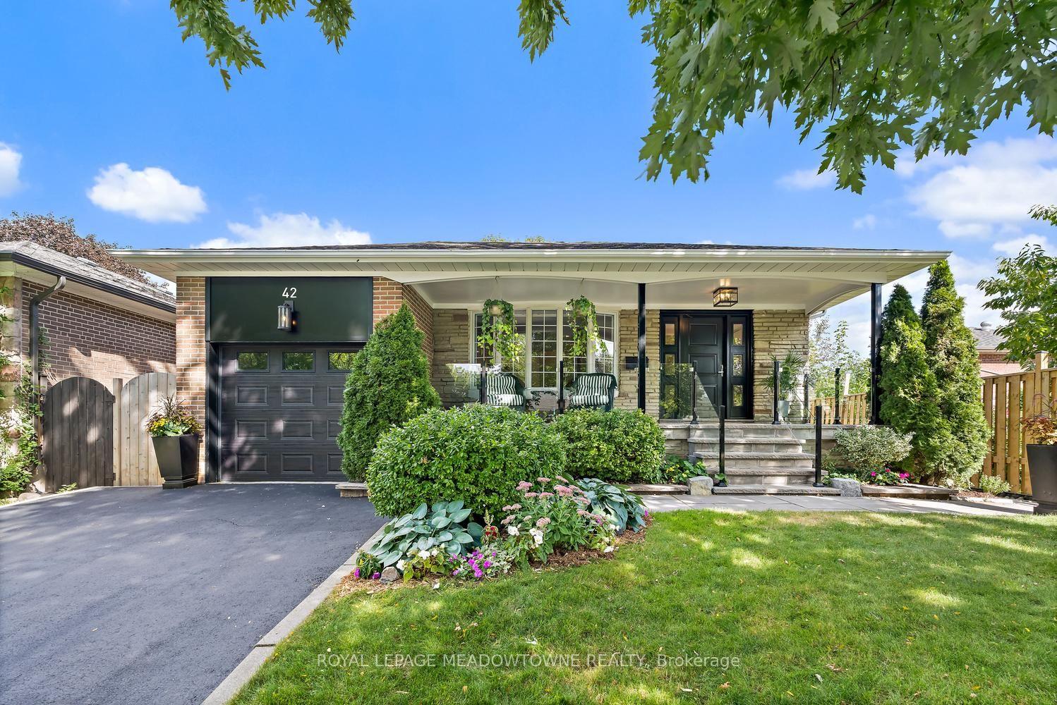 Photo 2 of 42 Oxenden Crescent, Etobicoke, Eringate-Centennial-West Deane — HOMEH