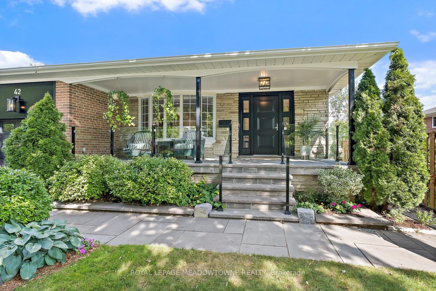 Photo 3 of 42 Oxenden Crescent, Etobicoke, Eringate-Centennial-West Deane — HOMEH