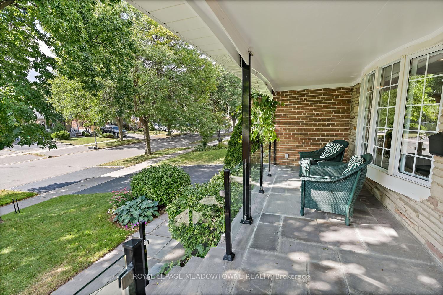 Photo 4 of 42 Oxenden Crescent, Etobicoke, Eringate-Centennial-West Deane — HOMEH