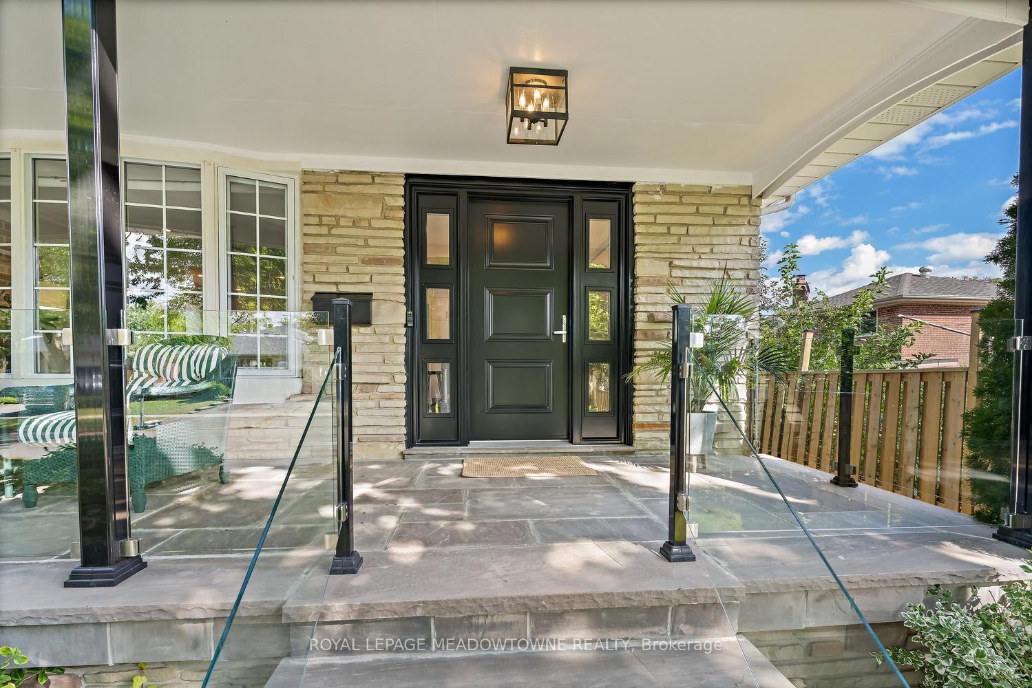 Photo 5 of 42 Oxenden Crescent, Etobicoke, Eringate-Centennial-West Deane — HOMEH