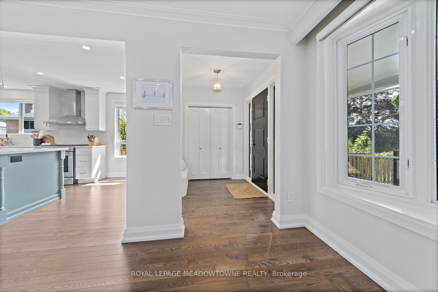 Photo 7 of 42 Oxenden Crescent, Etobicoke, Eringate-Centennial-West Deane — HOMEH