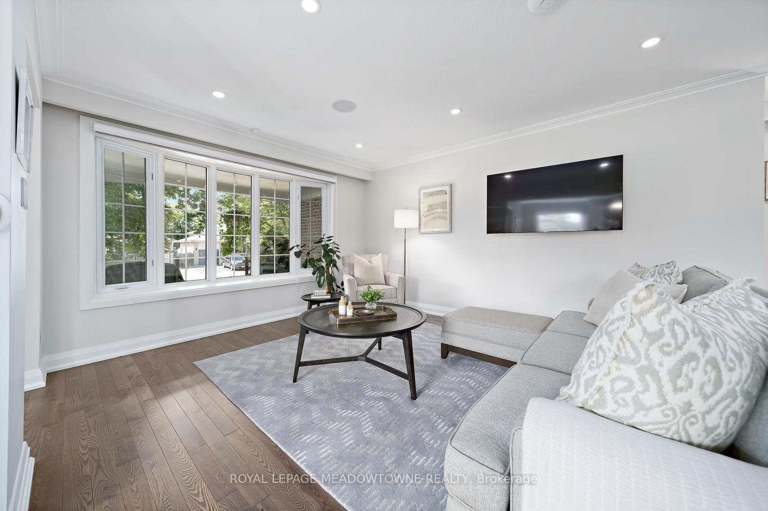 Photo 10 of 42 Oxenden Crescent, Etobicoke, Eringate-Centennial-West Deane — HOMEH