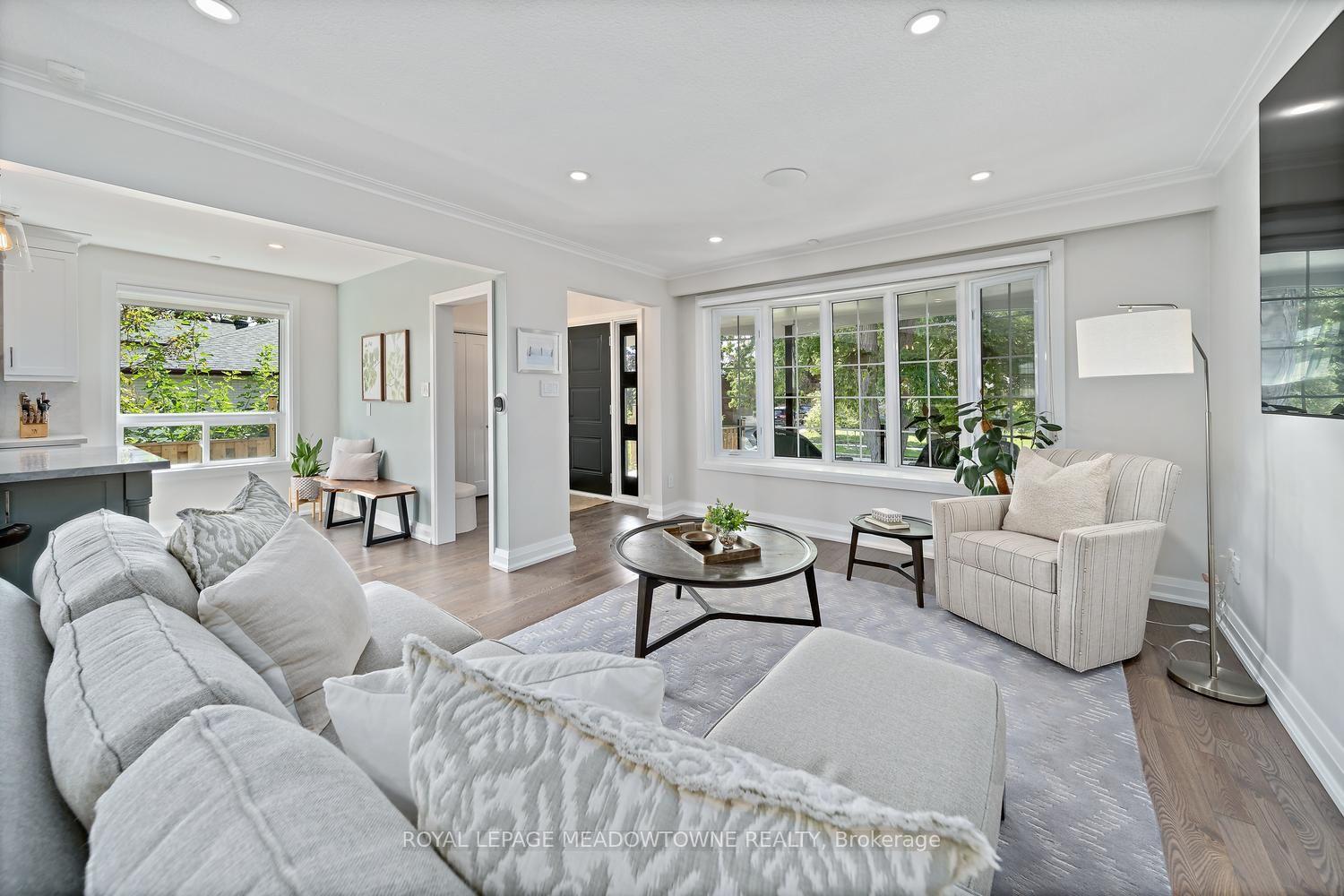 Photo 11 of 42 Oxenden Crescent, Etobicoke, Eringate-Centennial-West Deane — HOMEH