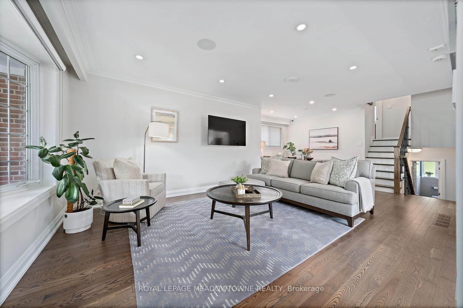 Photo 12 of 42 Oxenden Crescent, Etobicoke, Eringate-Centennial-West Deane — HOMEH