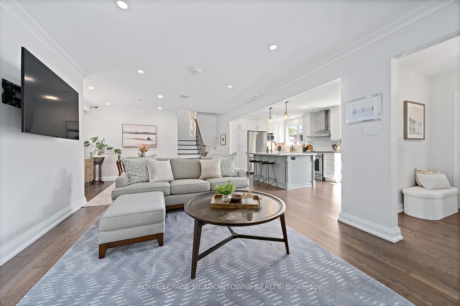 Photo 13 of 42 Oxenden Crescent, Etobicoke, Eringate-Centennial-West Deane — HOMEH