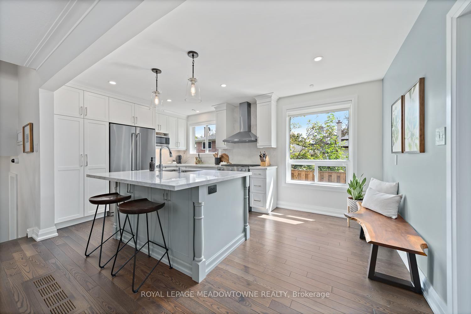 Photo 14 of 42 Oxenden Crescent, Etobicoke, Eringate-Centennial-West Deane — HOMEH