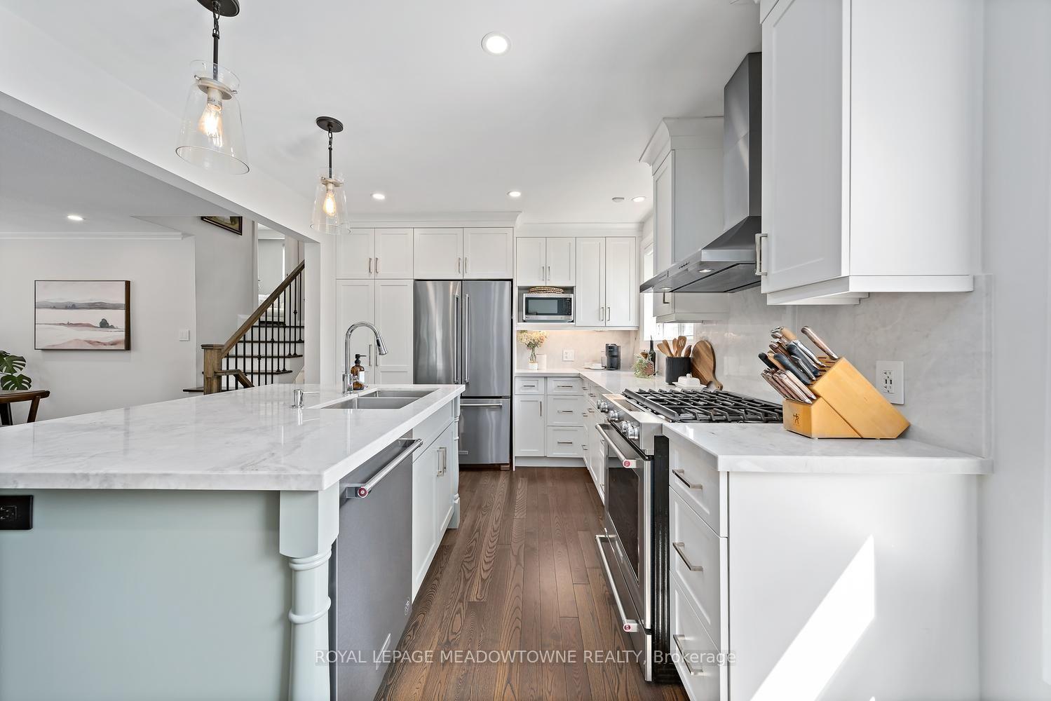 Photo 18 of 42 Oxenden Crescent, Etobicoke, Eringate-Centennial-West Deane — HOMEH