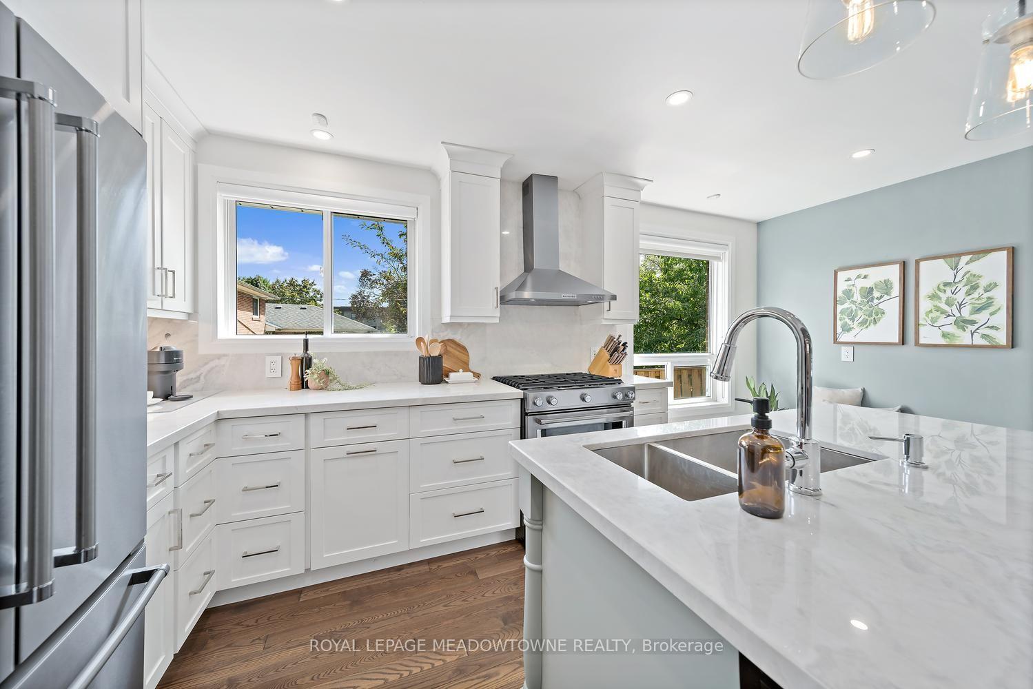 Photo 19 of 42 Oxenden Crescent, Etobicoke, Eringate-Centennial-West Deane — HOMEH