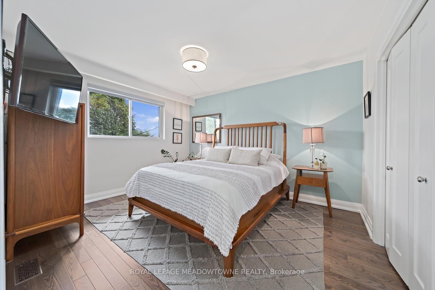 Photo 24 of 42 Oxenden Crescent, Etobicoke, Eringate-Centennial-West Deane — HOMEH