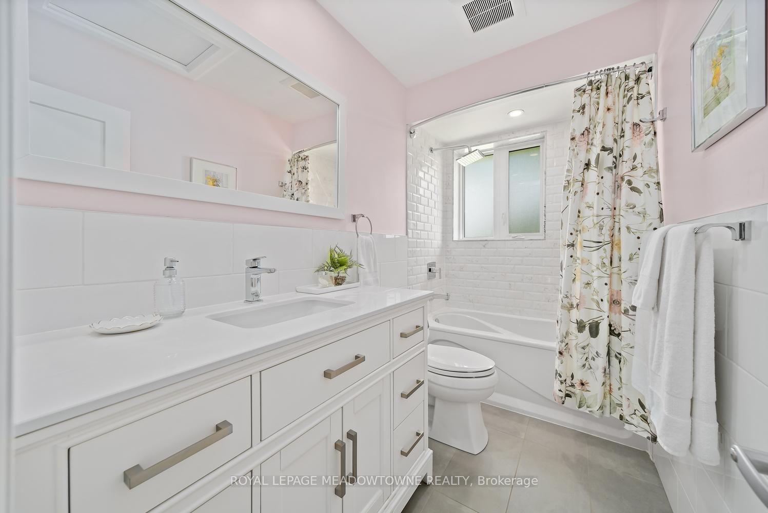 Photo 26 of 42 Oxenden Crescent, Etobicoke, Eringate-Centennial-West Deane — HOMEH