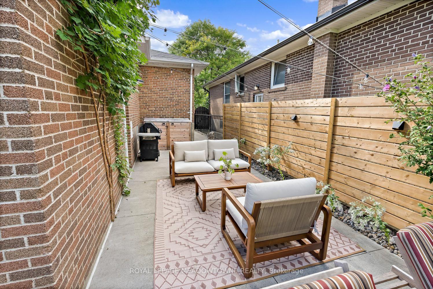Photo 40 of 42 Oxenden Crescent, Etobicoke, Eringate-Centennial-West Deane — HOMEH