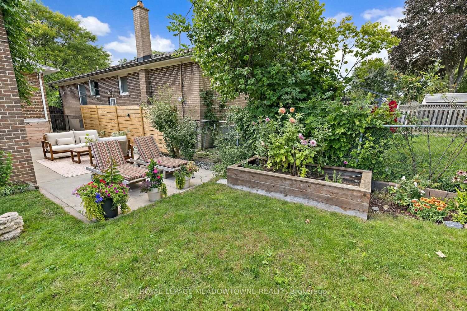 Photo 43 of 42 Oxenden Crescent, Etobicoke, Eringate-Centennial-West Deane — HOMEH