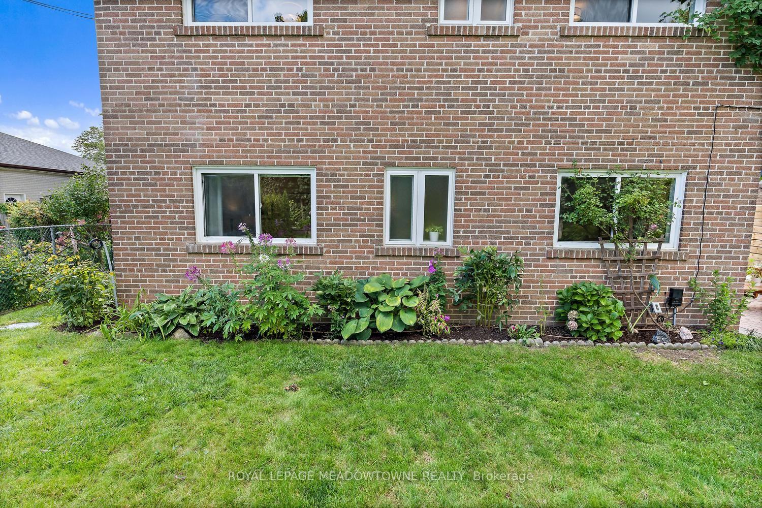 Photo 47 of 42 Oxenden Crescent, Etobicoke, Eringate-Centennial-West Deane — HOMEH