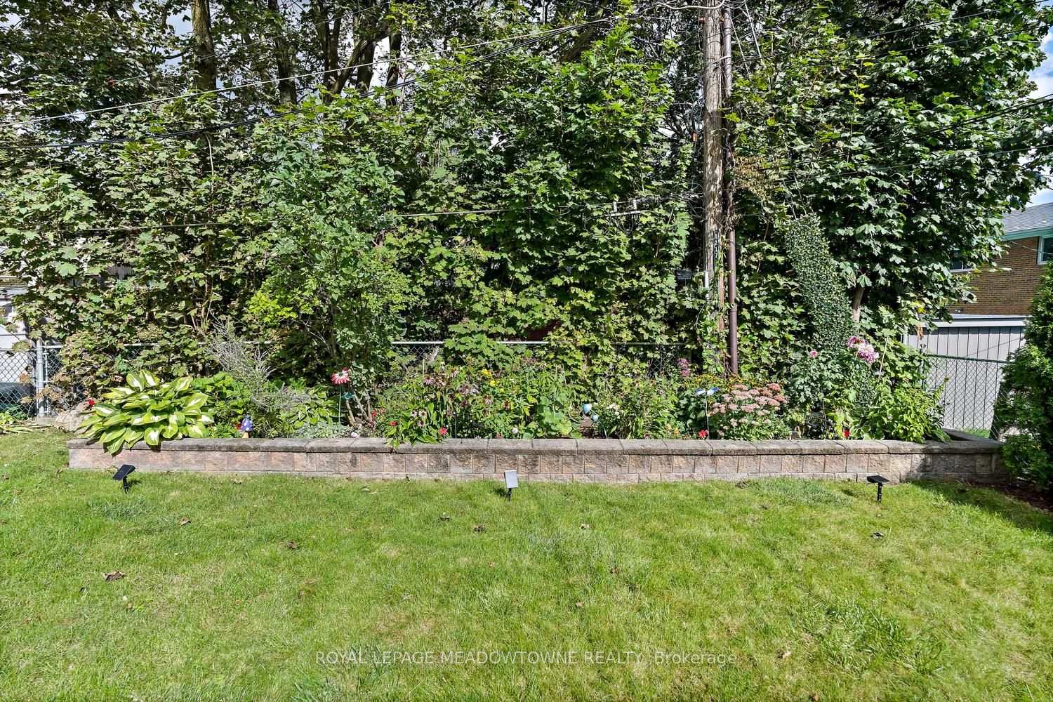 Photo 48 of 42 Oxenden Crescent, Etobicoke, Eringate-Centennial-West Deane — HOMEH