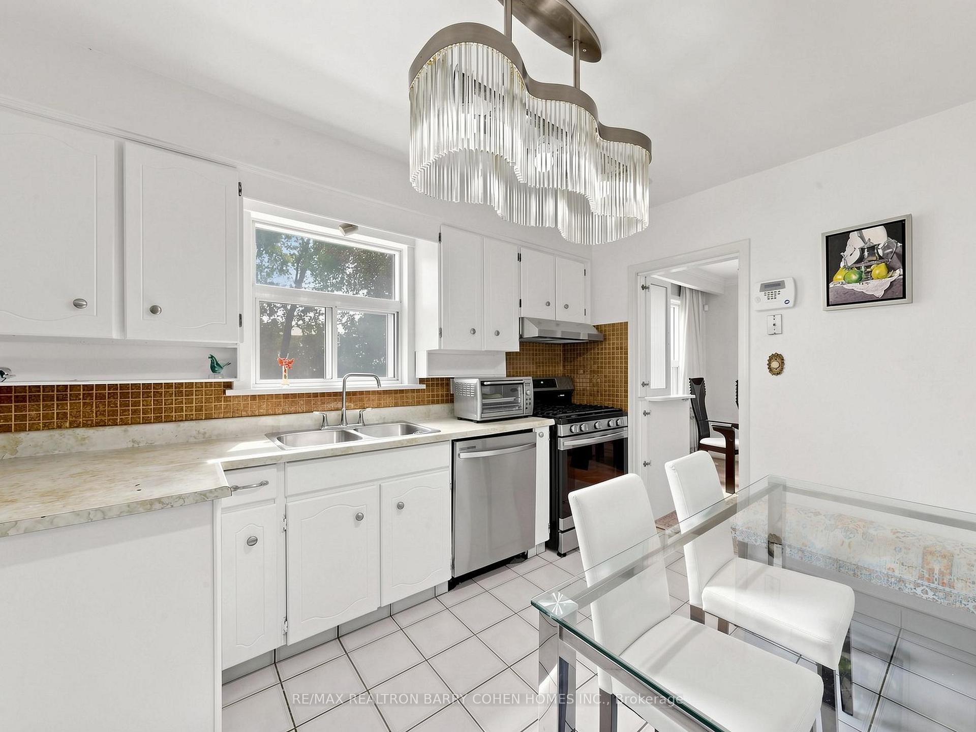 Photo 7 of 37 Tefley Road, North York, Newtonbrook West — HOMEH