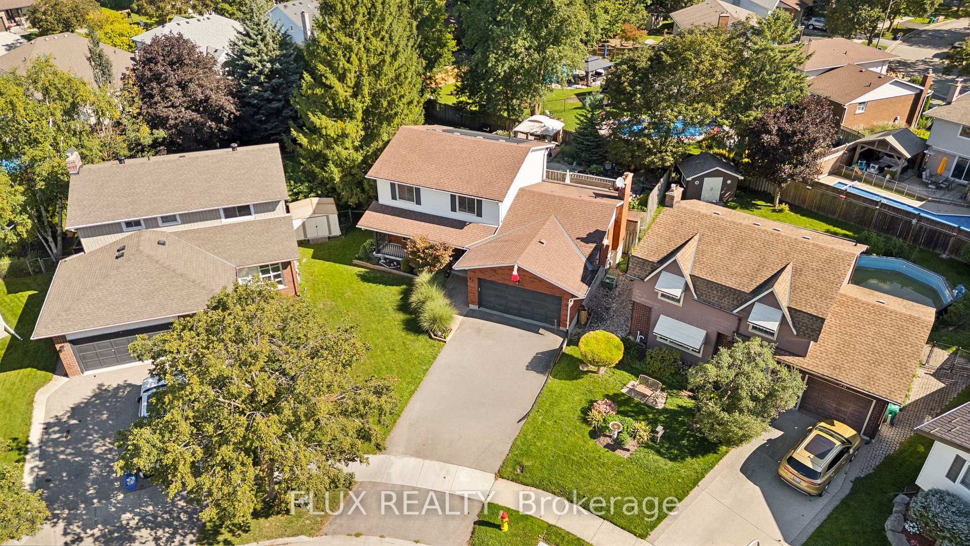 Photo 2 of 60 Cherrytree Court, Kitchener, Forest Heights — HOMEH