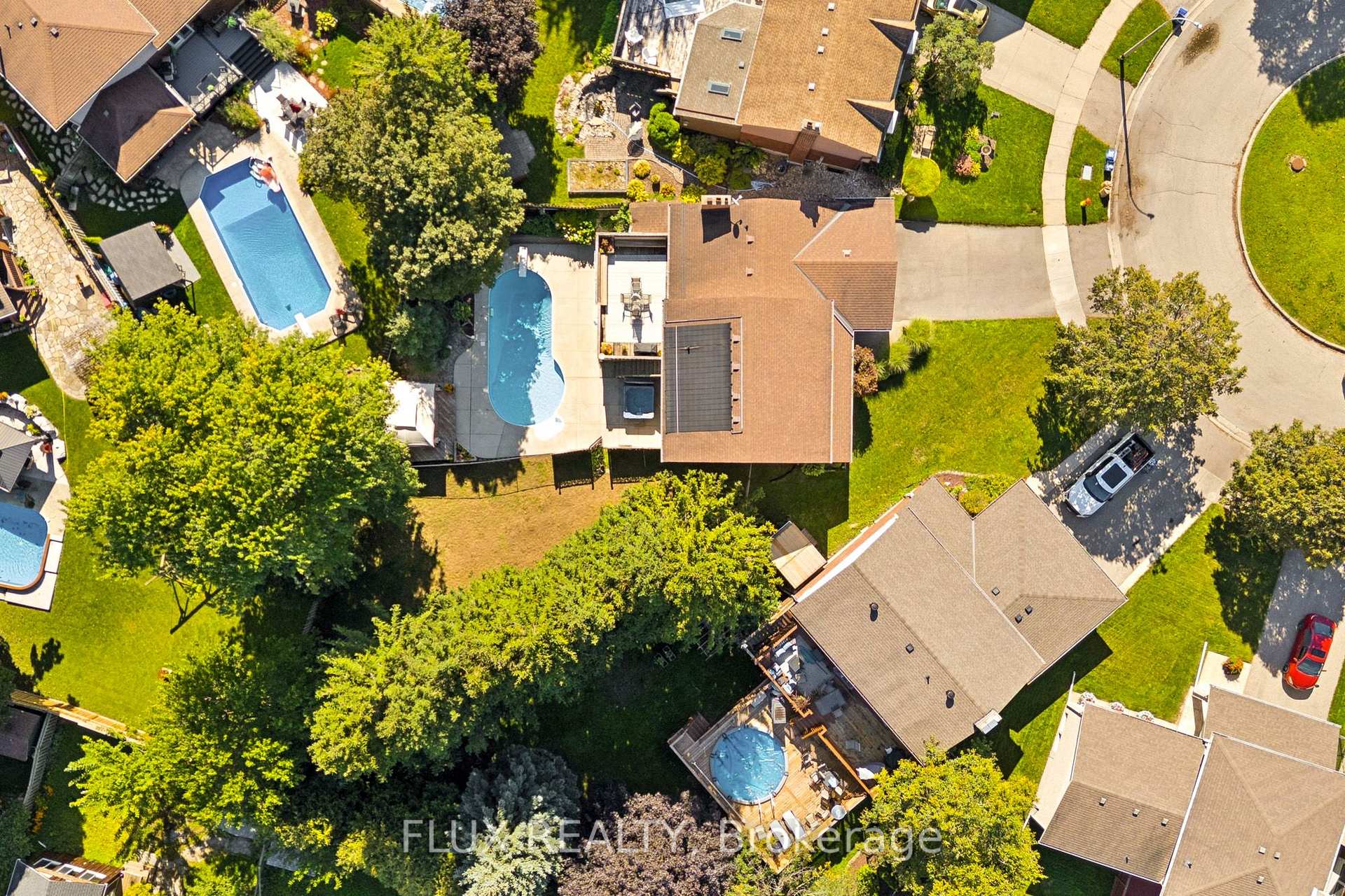 Photo 3 of 60 Cherrytree Court, Kitchener, Forest Heights — HOMEH
