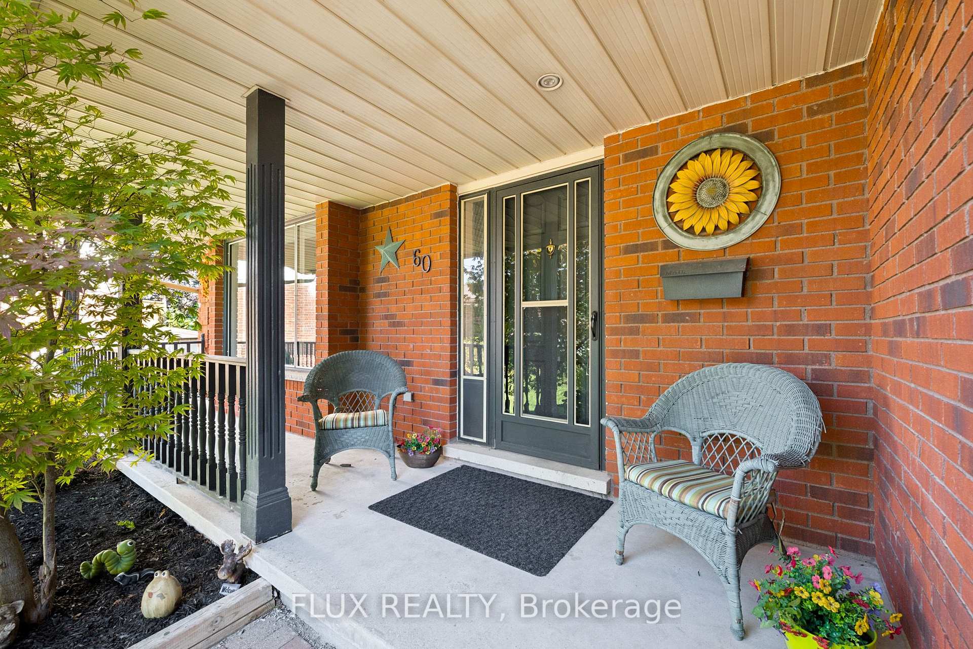 Photo 5 of 60 Cherrytree Court, Kitchener, Forest Heights — HOMEH
