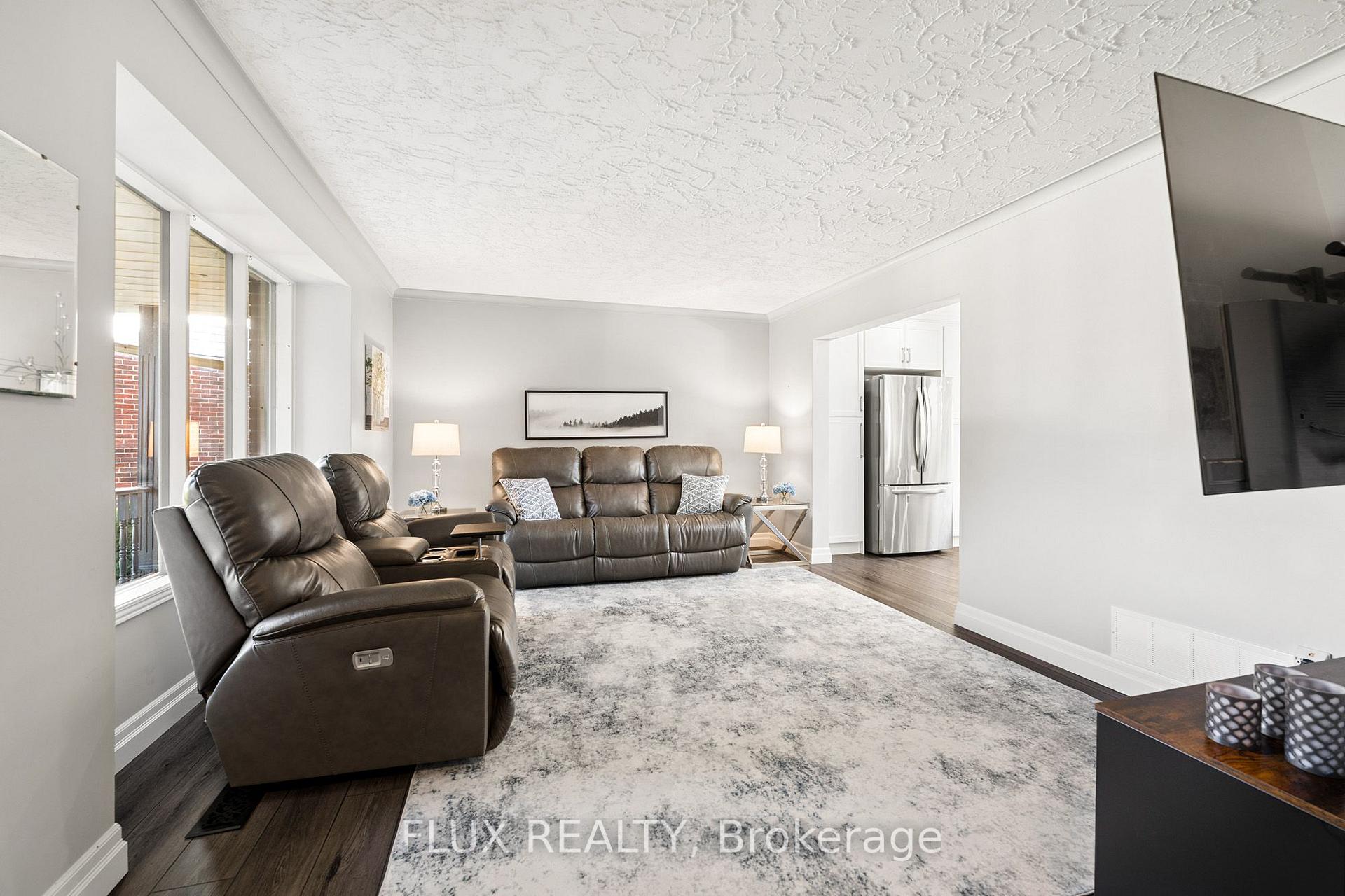 Photo 7 of 60 Cherrytree Court, Kitchener, Forest Heights — HOMEH