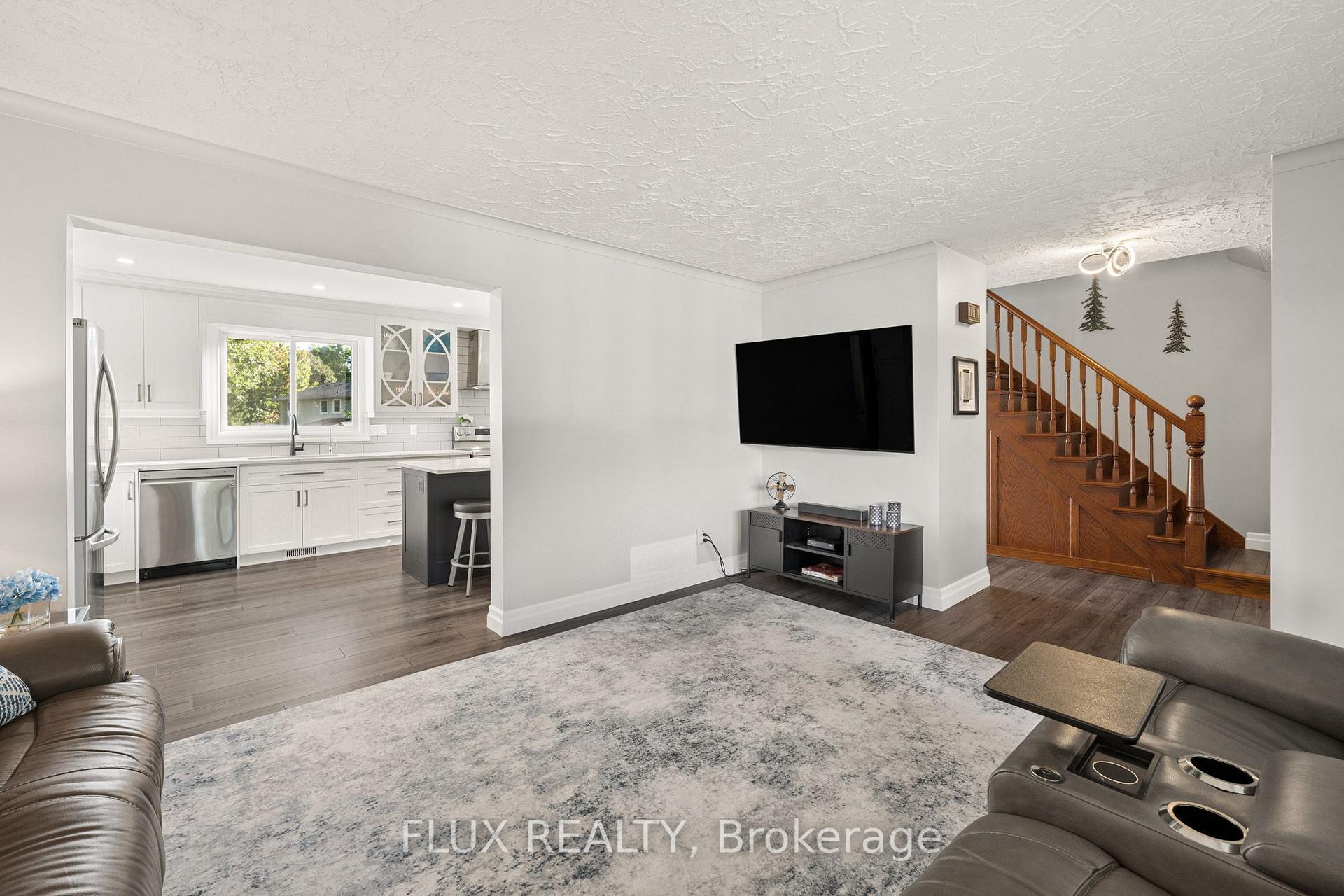 Photo 9 of 60 Cherrytree Court, Kitchener, Forest Heights — HOMEH