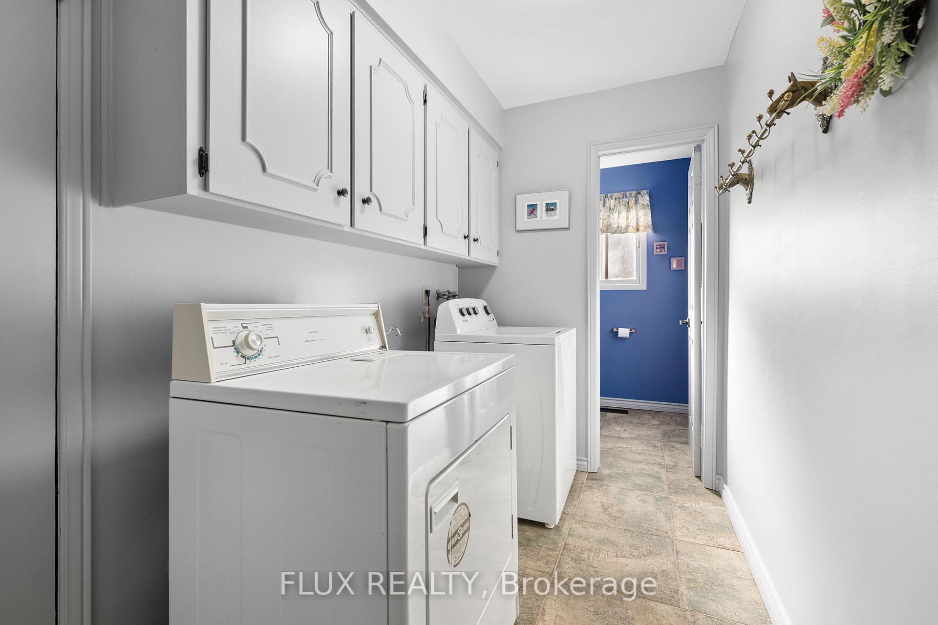 Photo 18 of 60 Cherrytree Court, Kitchener, Forest Heights — HOMEH