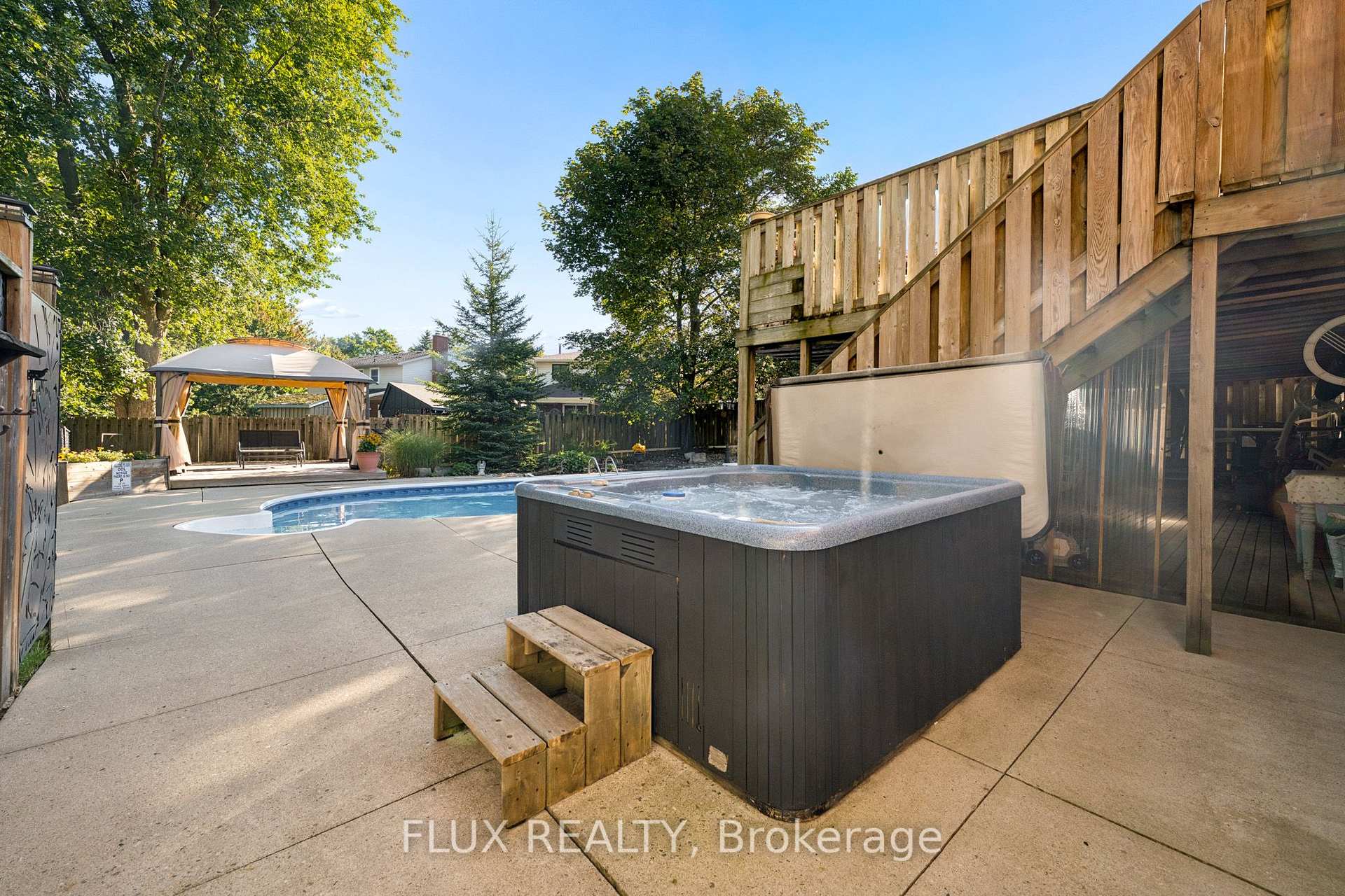 Photo 38 of 60 Cherrytree Court, Kitchener, Forest Heights — HOMEH