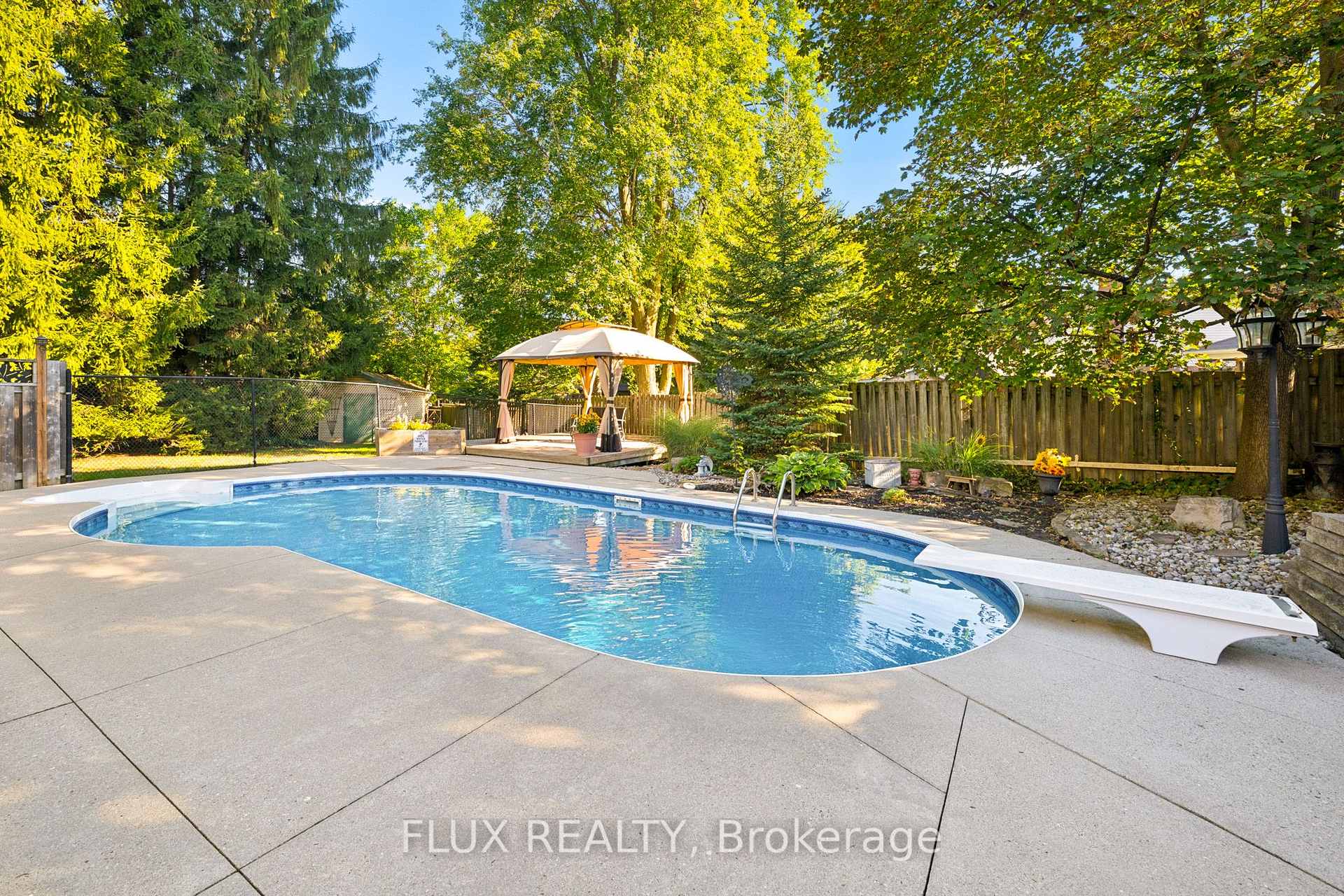 Photo 43 of 60 Cherrytree Court, Kitchener, Forest Heights — HOMEH