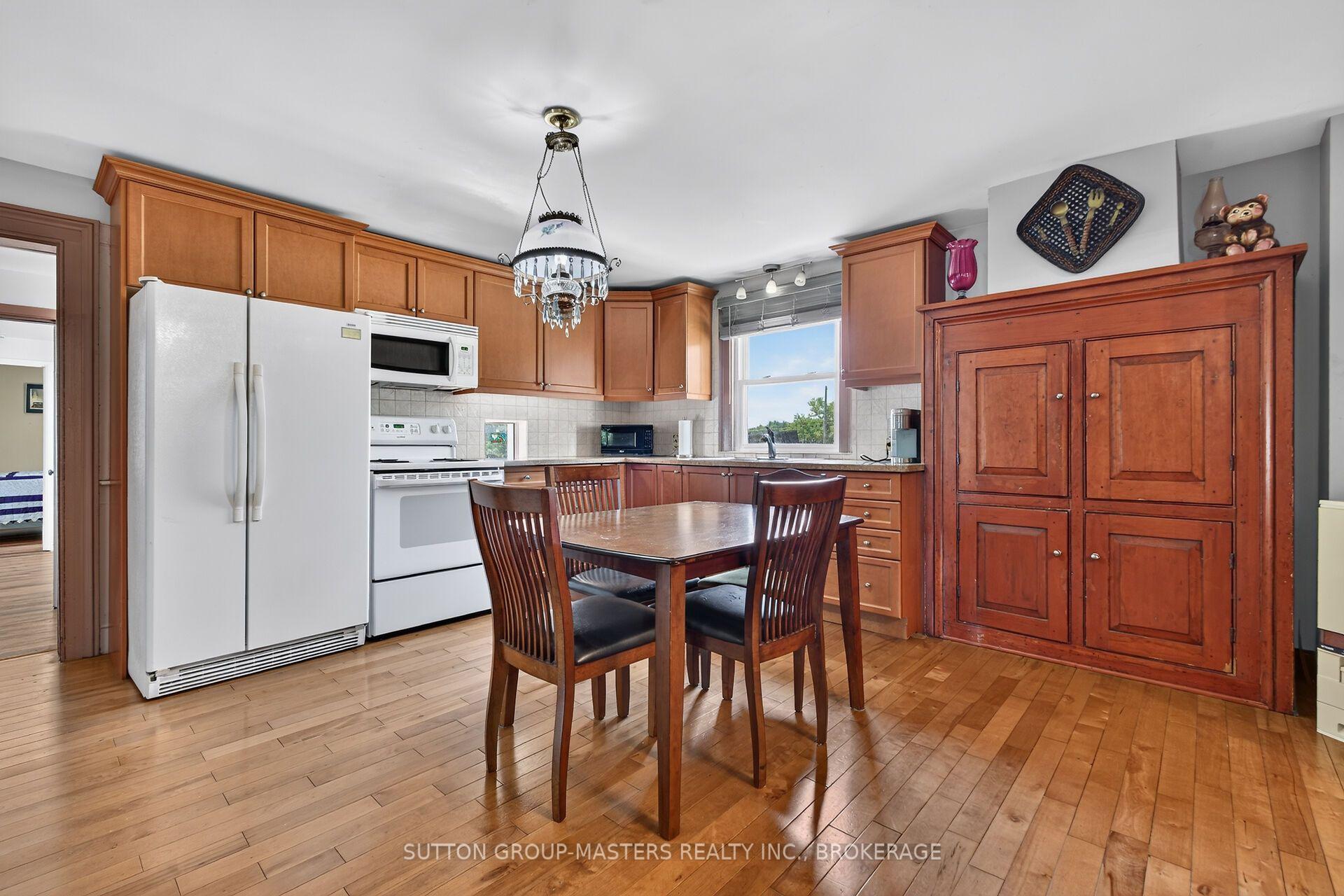 Photo 16 of 594 Fred Brown Road, Loyalist, Lennox and Addington - South — HOMEH