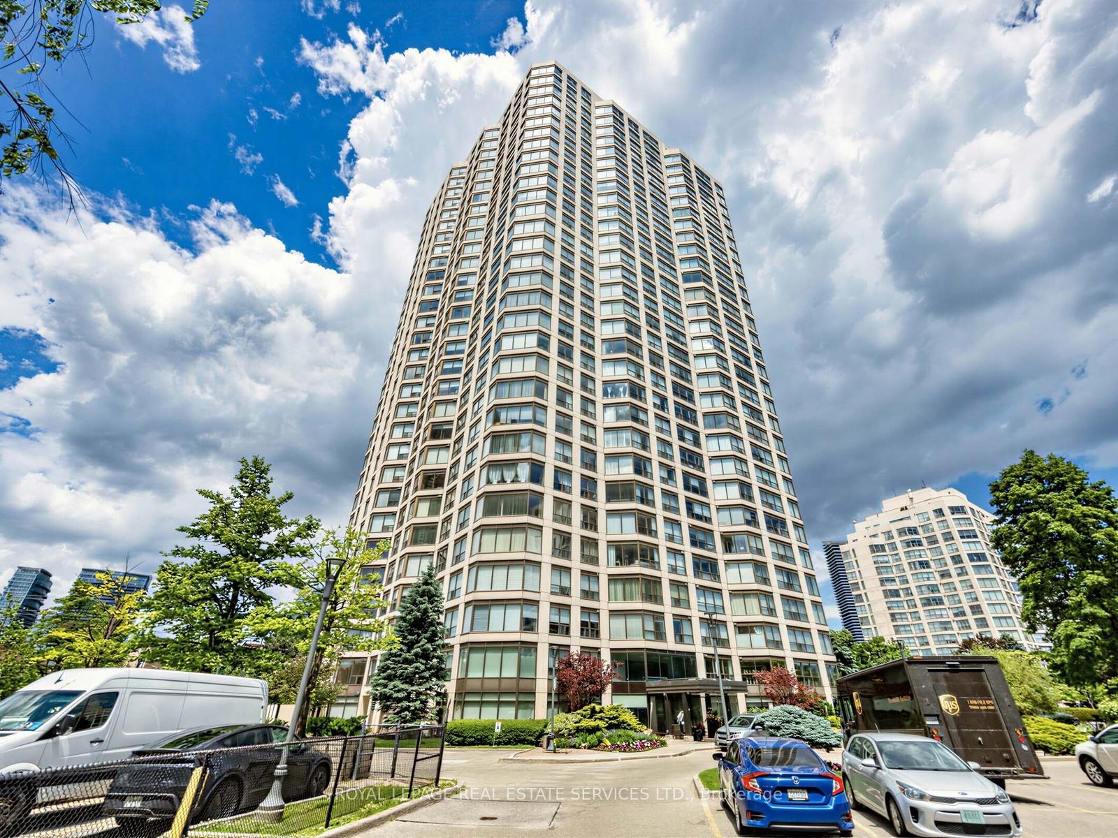 Front of Unit 3201, 2269 Lake Shore Boulevard W