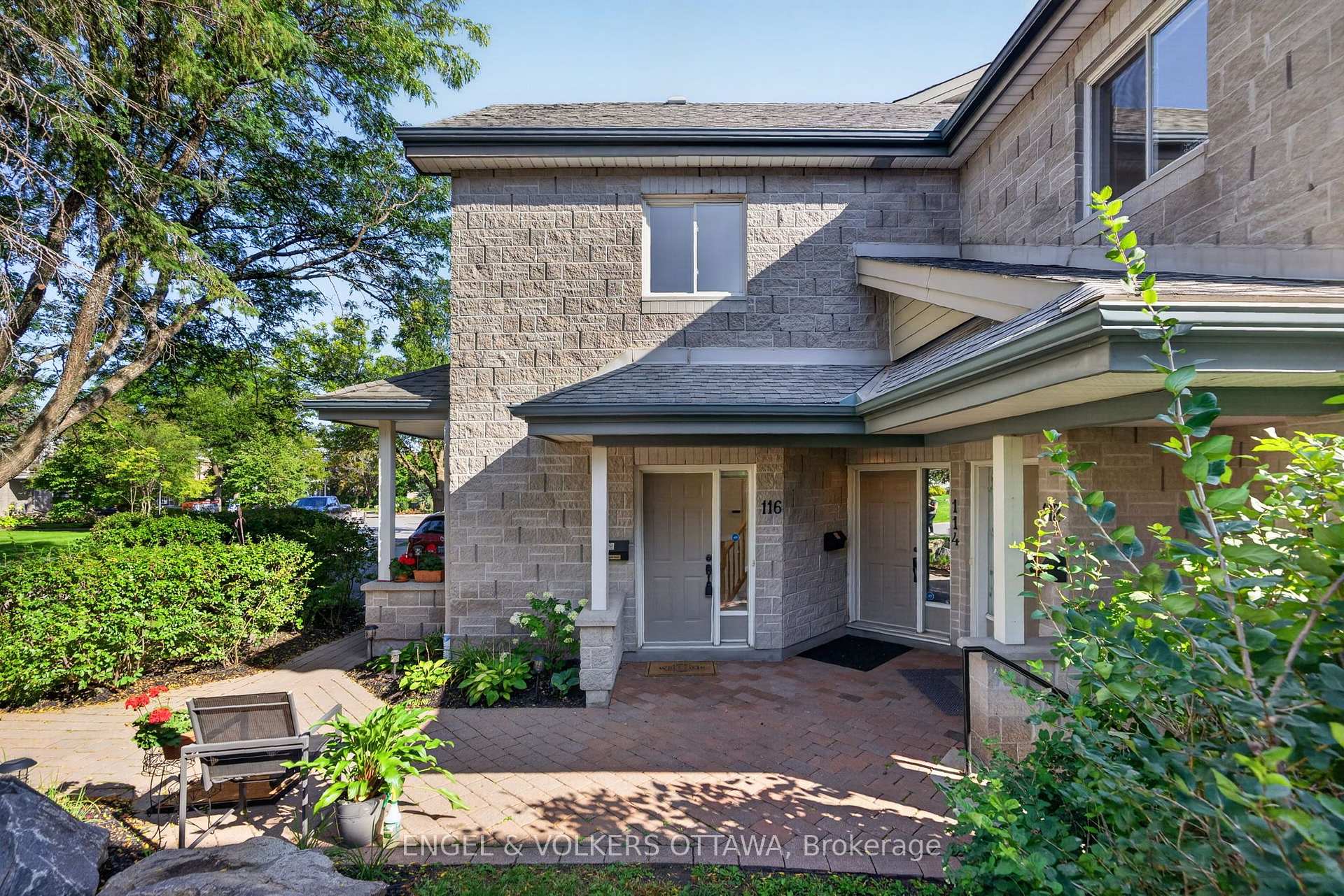 Photo 2 of 116 Robson Court, Ottawa, Kanata - Kanata Lakes/Heritage Hills — HOMEH