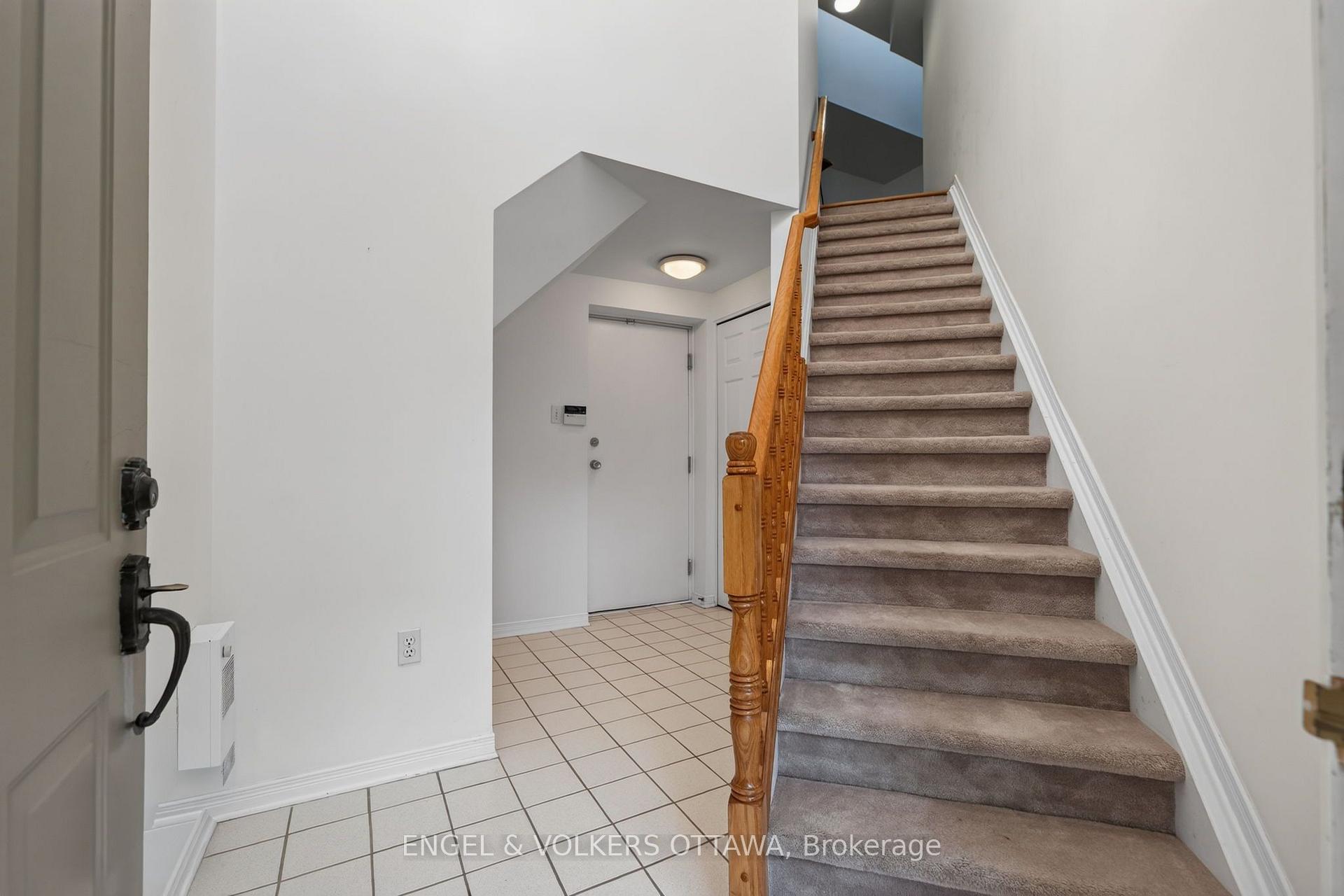 Photo 3 of 116 Robson Court, Ottawa, Kanata - Kanata Lakes/Heritage Hills — HOMEH