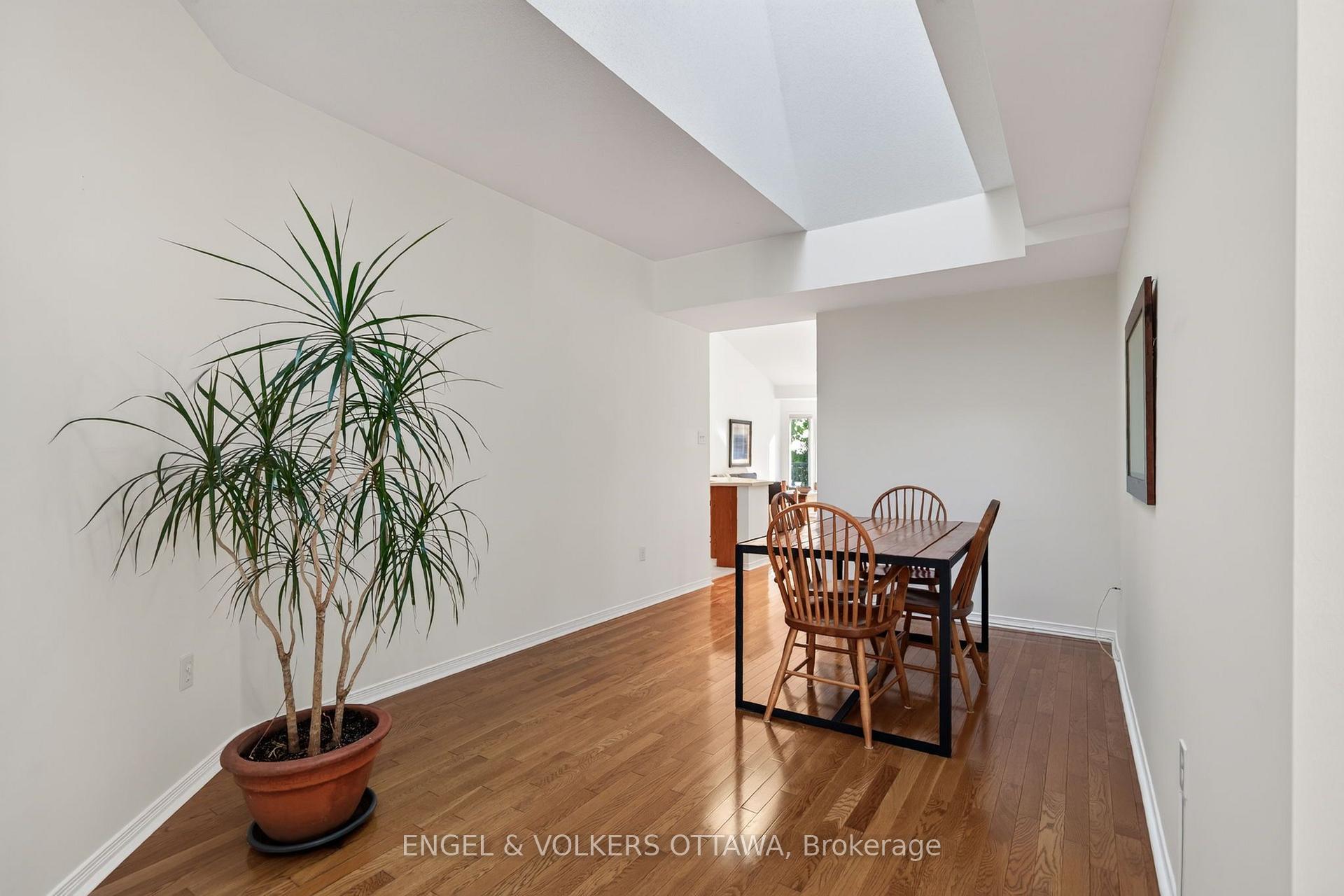 Photo 12 of 116 Robson Court, Ottawa, Kanata - Kanata Lakes/Heritage Hills — HOMEH