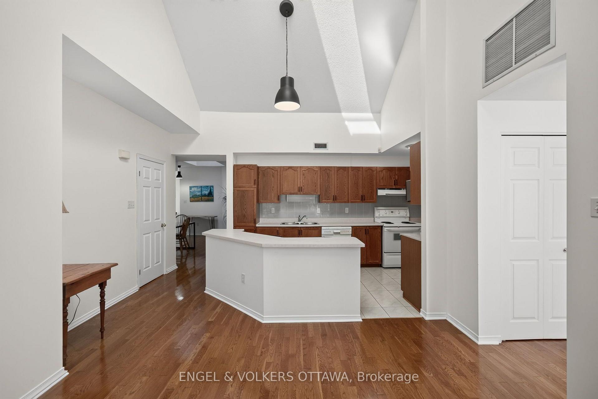 Photo 14 of 116 Robson Court, Ottawa, Kanata - Kanata Lakes/Heritage Hills — HOMEH