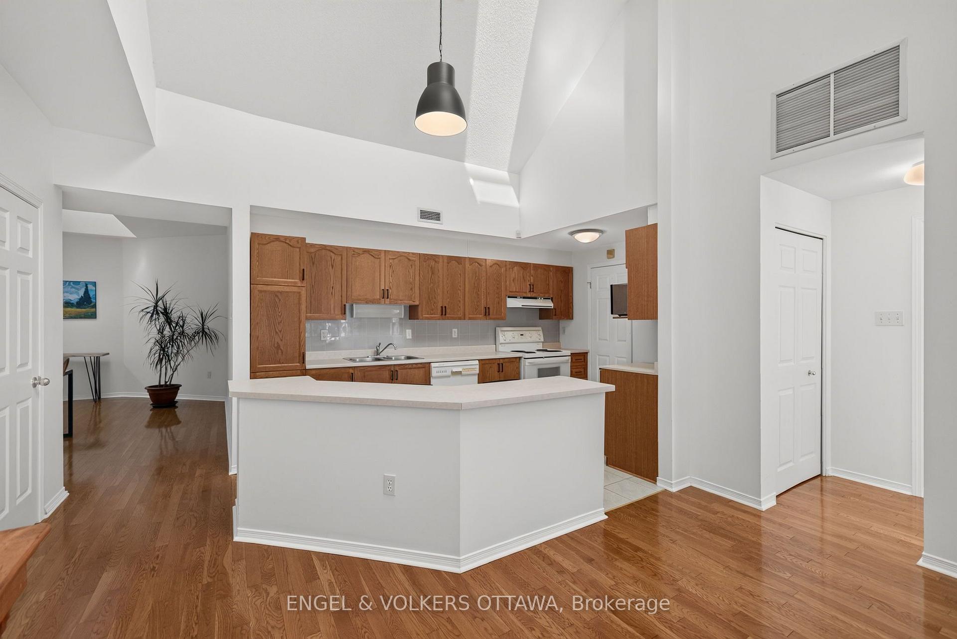 Photo 15 of 116 Robson Court, Ottawa, Kanata - Kanata Lakes/Heritage Hills — HOMEH