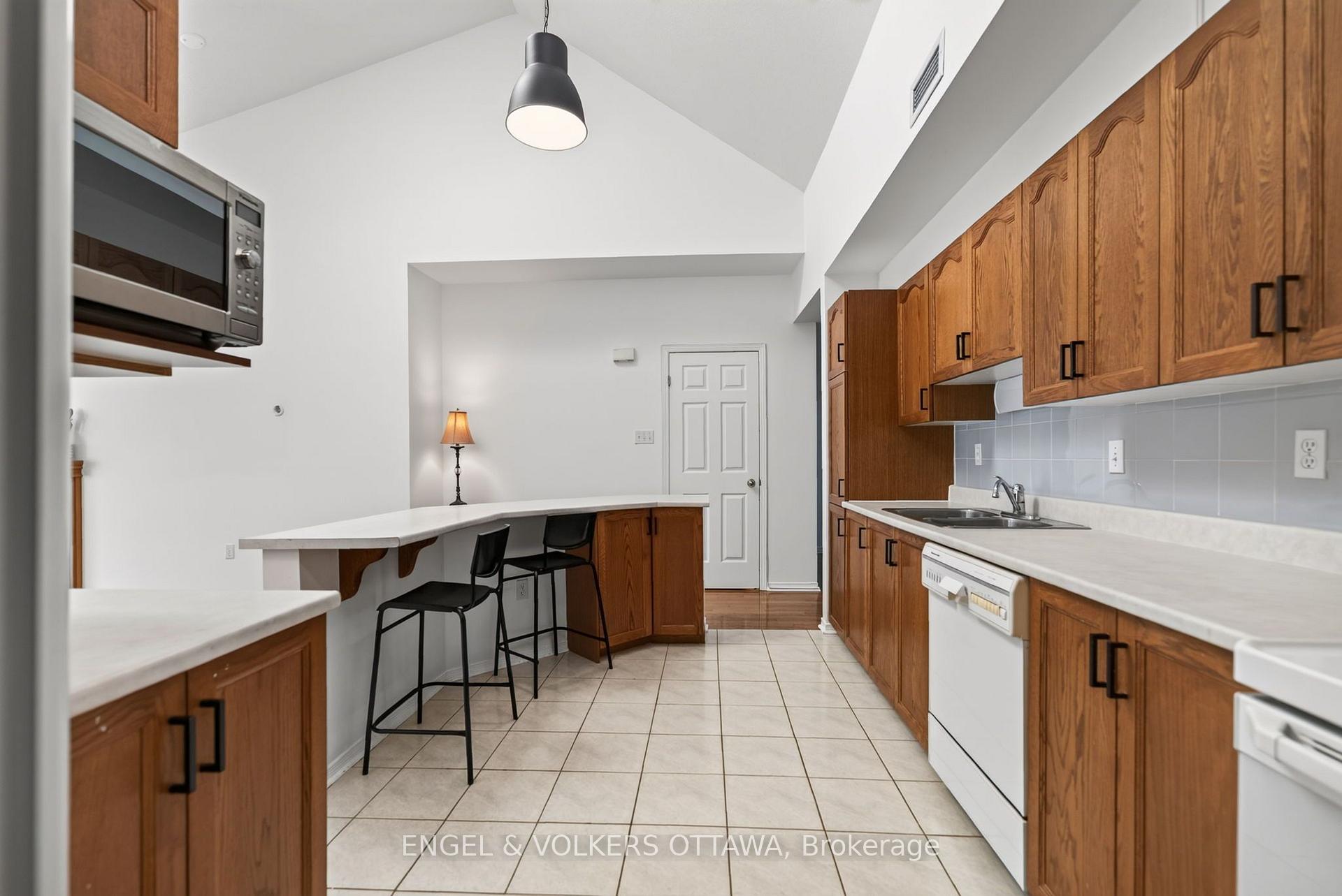 Photo 18 of 116 Robson Court, Ottawa, Kanata - Kanata Lakes/Heritage Hills — HOMEH
