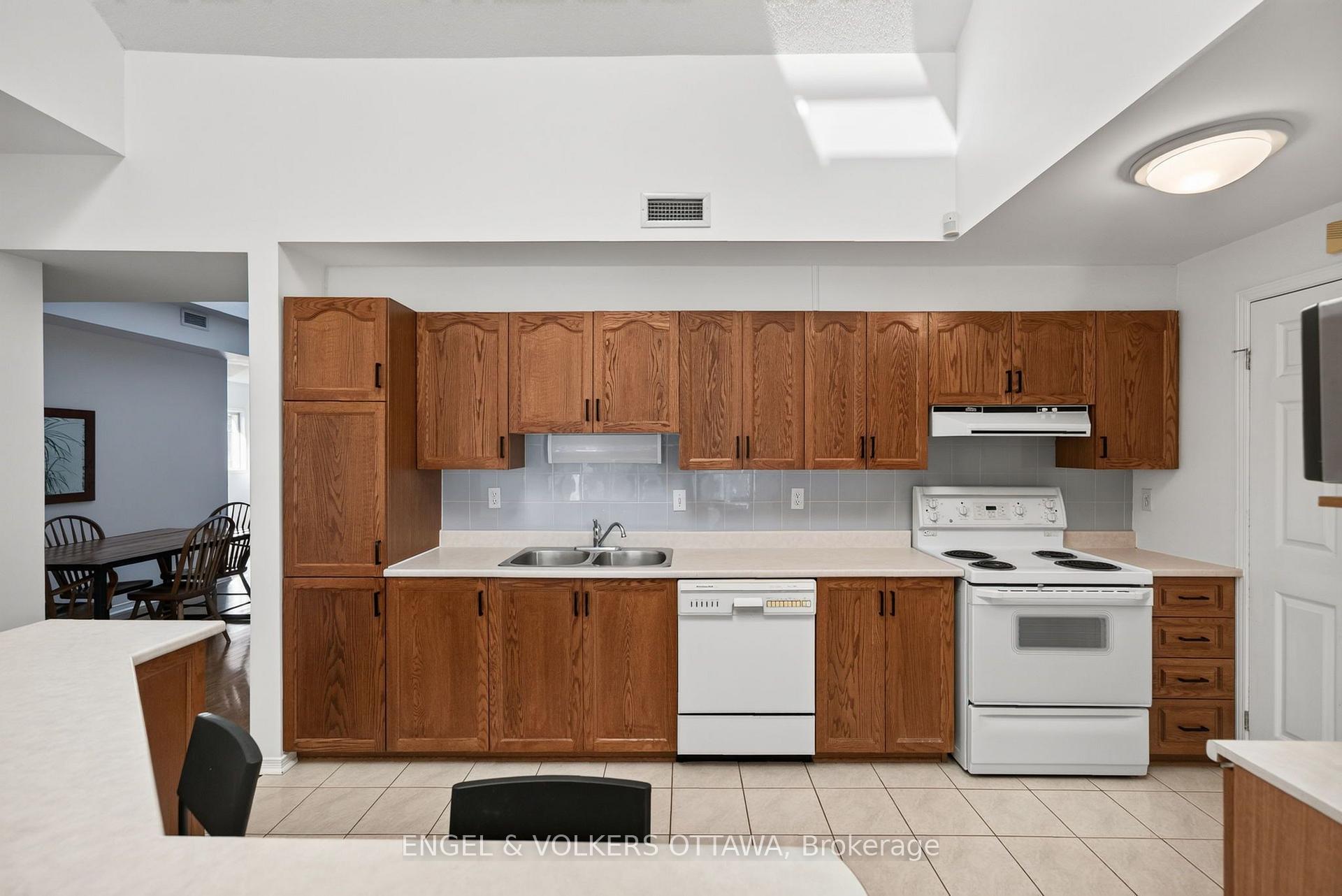 Photo 21 of 116 Robson Court, Ottawa, Kanata - Kanata Lakes/Heritage Hills — HOMEH