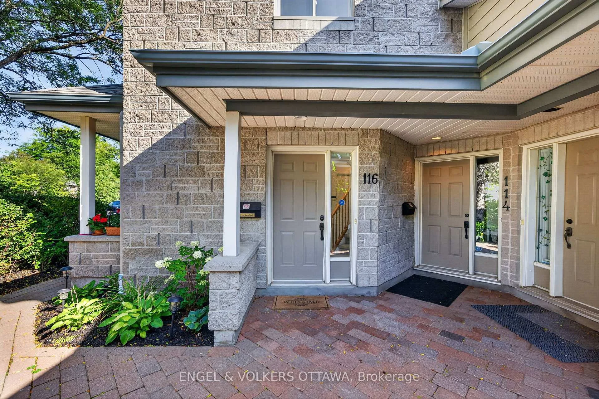 Photo 4 of 116 Robson Court, Ottawa, Kanata - Kanata Lakes/Heritage Hills — HOMEH