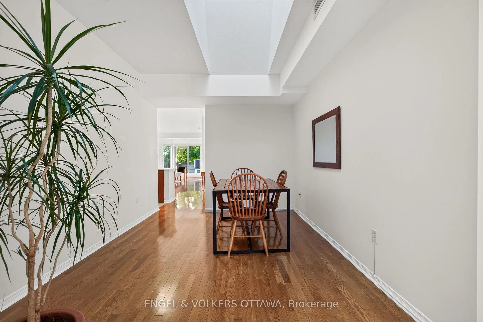 Photo 11 of 116 Robson Court, Ottawa, Kanata - Kanata Lakes/Heritage Hills — HOMEH