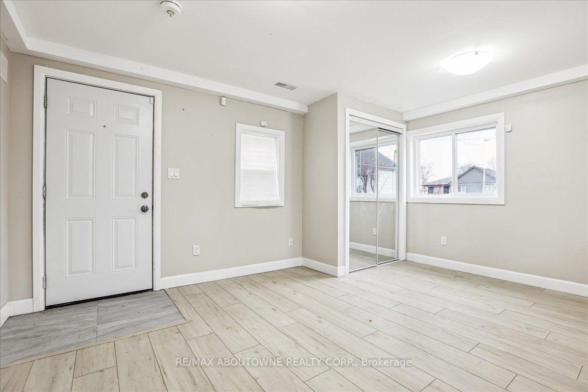 Photo 3 of 19 Bailey Street, St. Catharines, Western Hill — HOMEH