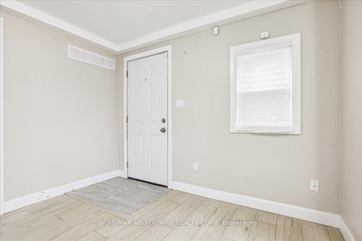 Photo 4 of 19 Bailey Street, St. Catharines, Western Hill — HOMEH
