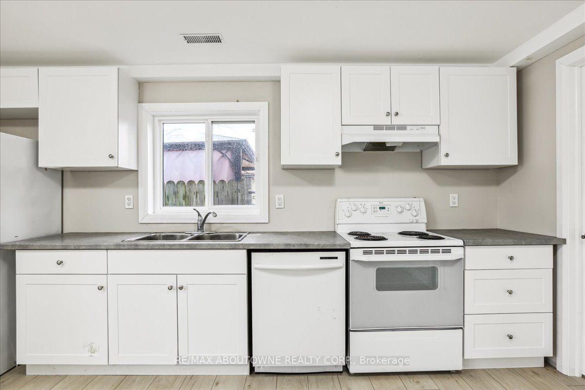 Photo 5 of 19 Bailey Street, St. Catharines, Western Hill — HOMEH