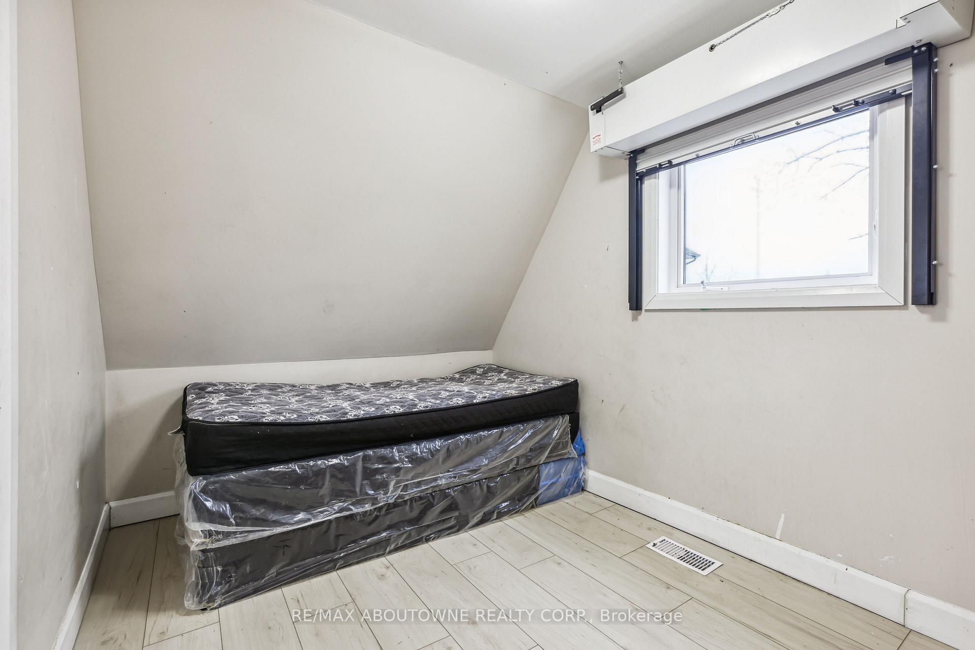 Photo 18 of 19 Bailey Street, St. Catharines, Western Hill — HOMEH