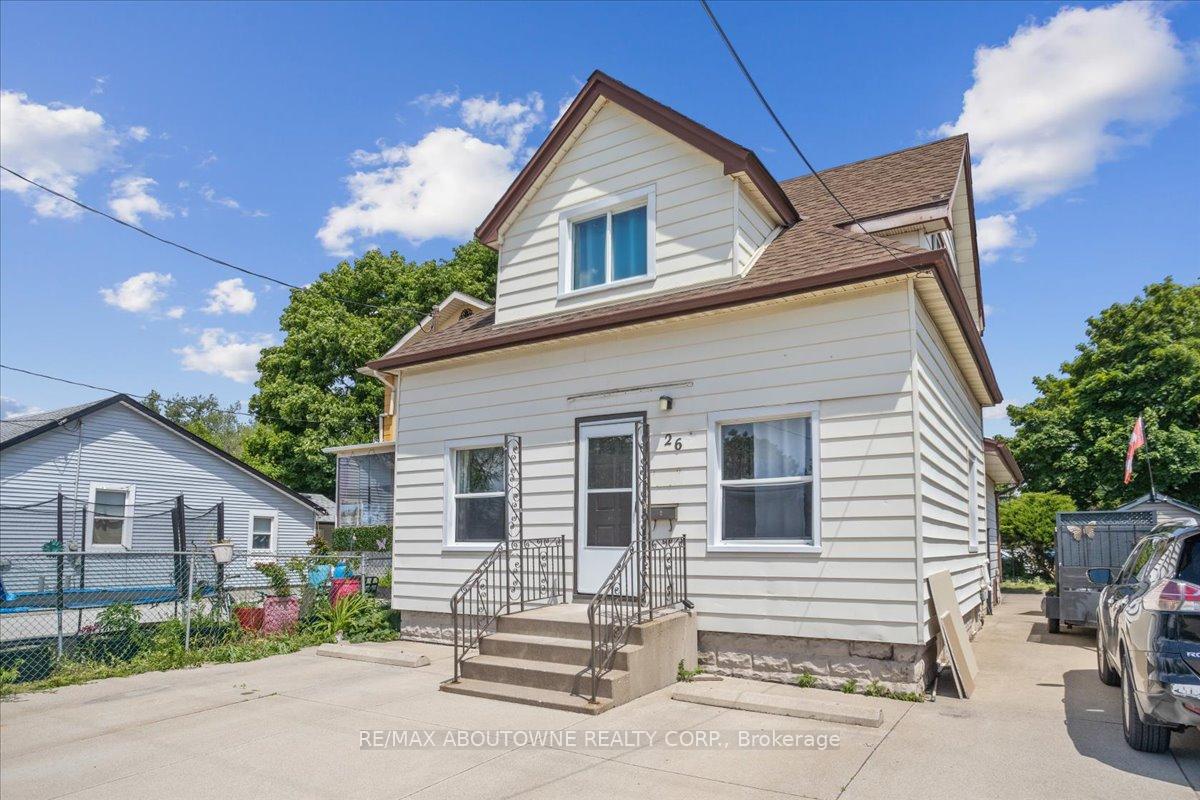 Photo 3 of 26 Vine Street S, St. Catharines, Fairview — HOMEH