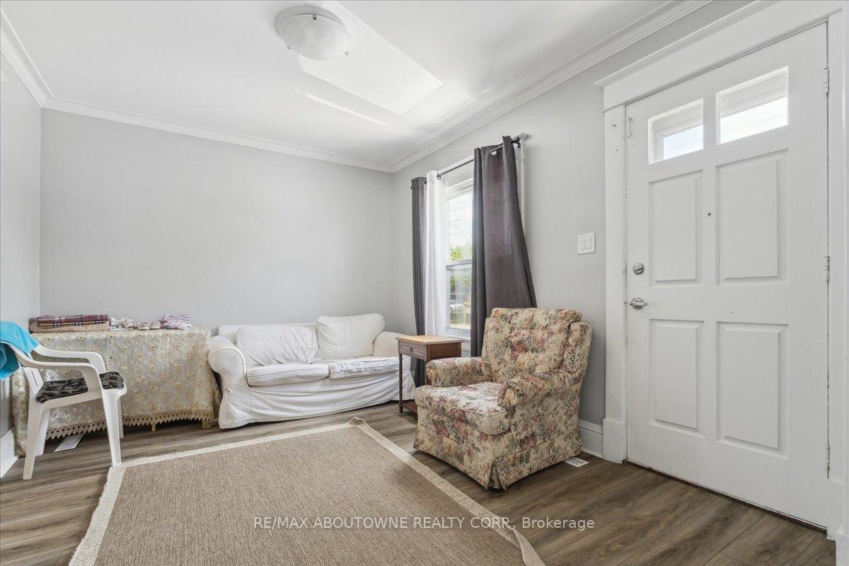 Photo 4 of 26 Vine Street S, St. Catharines, Fairview — HOMEH