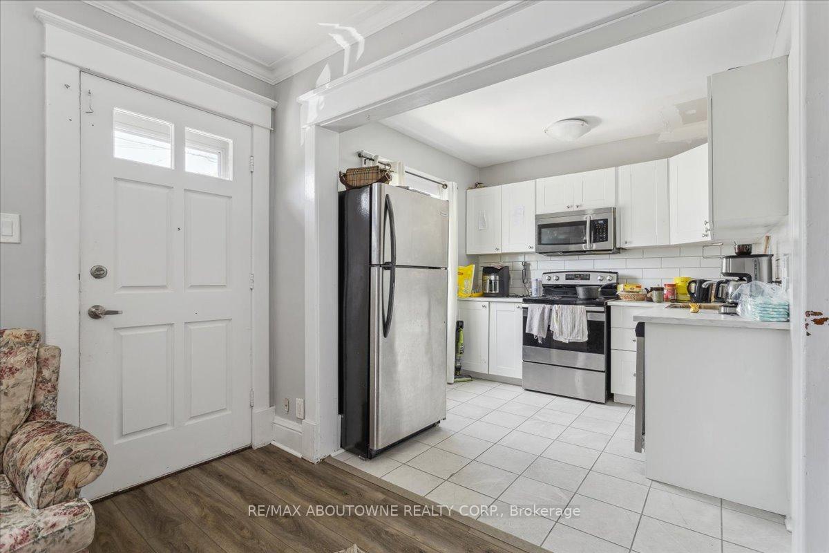 Photo 5 of 26 Vine Street S, St. Catharines, Fairview — HOMEH
