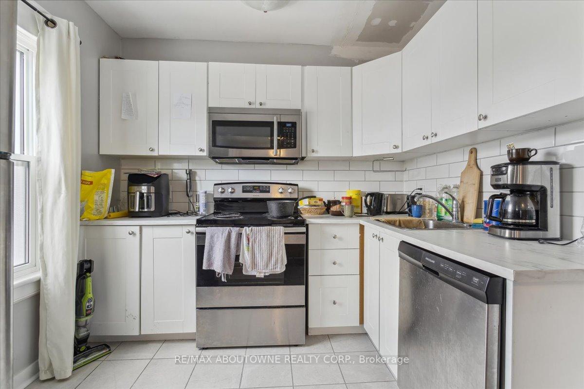 Photo 6 of 26 Vine Street S, St. Catharines, Fairview — HOMEH